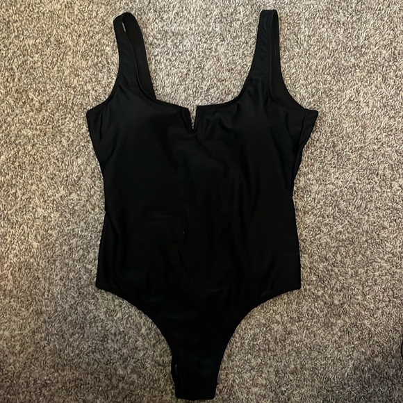 Other - Black one piece bathing suit 👙